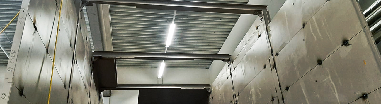 Stahlkonstruktion und Schutzplatten beim Bau eines CLAVIS-Tresorraums